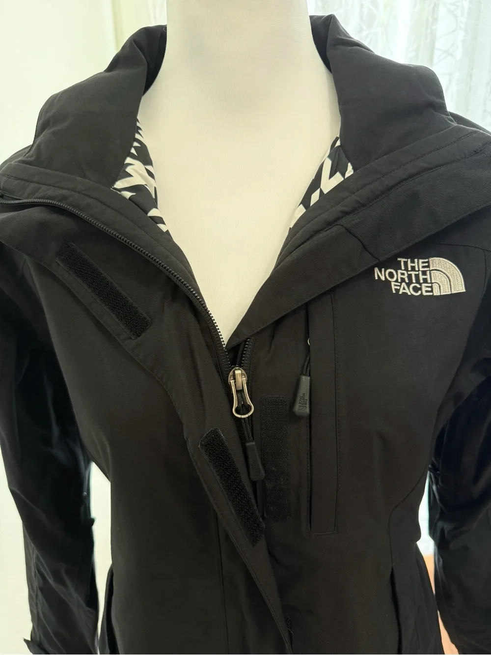 THE NORTH FACE BLACK SNOW SKI HOODED JACKET - Picture 2 of 11